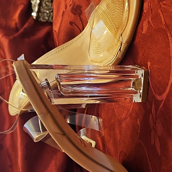 4/$20 FASHION NOVA HEELS - Picture 9 of 15